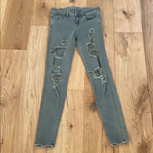 American Eagle distressed jean
